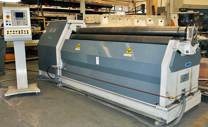 Calandra CNC Omec a 4 rulli C.M.D. (lunghezza lavoro 2000 mm)