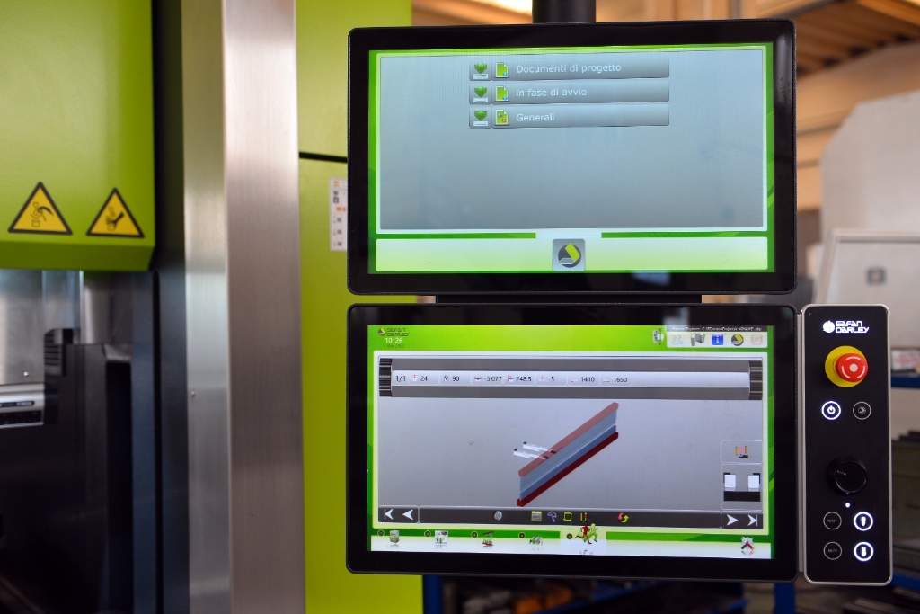 Controllo numerico CNC touch screen SafanDarley con simulazione 3D