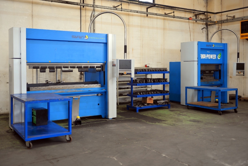 Reparto presse piegatrici C.M.D. con parco macchine Safan